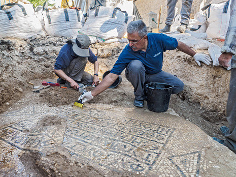 Česká společnost přátel Izraele eretz.czByzantska-mozaika-25.8.17-19e3d2ad1bc160b43ce3fc0e4b19ae56b7a87653 Jeruzalém – u Damašské brány objevena mozaika stará 1500 let Eretz.cz  